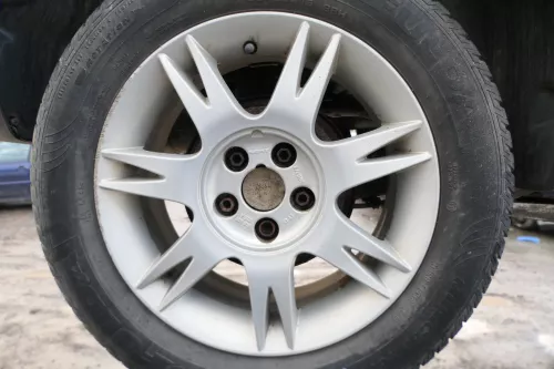 4x Polo 9N Ibiza Alufelgen Reifen 195/60 R15 -ca5-6,5mm Winterreifen 6L0601025A (180875)