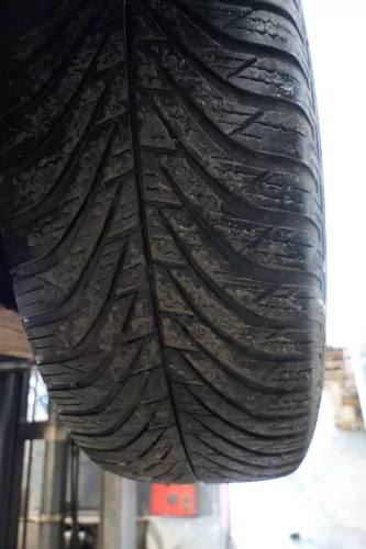 4x Polo 9N Ibiza Alufelgen Reifen 195/60 R15 -ca5-6,5mm Winterreifen 6L0601025A (180875)