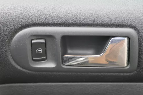 1x Golf 4 Bora Türverkleidung Verkleidung Tür vorne rechts 4/5-Türer schwarz (181000)