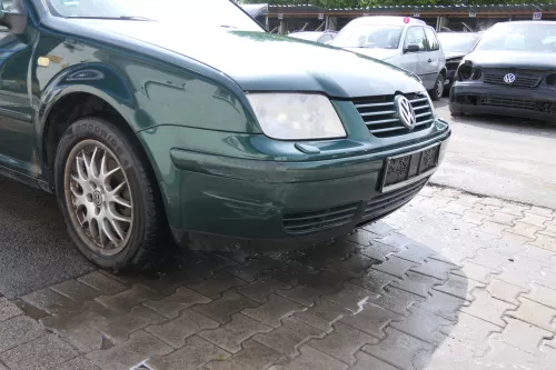 VW Bora Stoßstange vorne Frontstoßstange Stoßfänger vorn grün LC6M SWR (181035)