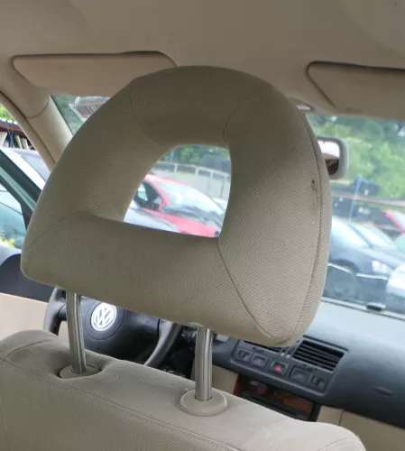 1x VW Golf 4 Bora Kopfstütze vorne oder hinten vorn beige besch Hellbeige (181047)