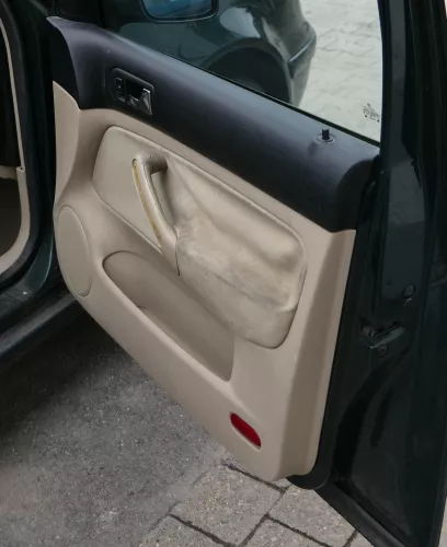 1x Golf 4 Bora Türverkleidung Verkleidung Tür vorne rechts 4/5-Türer hellbeige (181049)