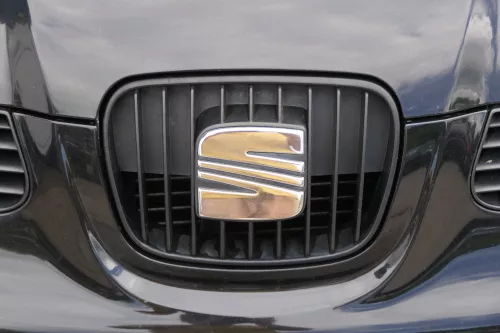 Seat Arosa 6H Stoßstange Frontstoßstange vorne schwarz L041 Facelift + Grill (181077)