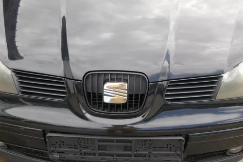 Seat Arosa 6H Stoßstange Frontstoßstange vorne schwarz L041 Facelift + Grill (181077)