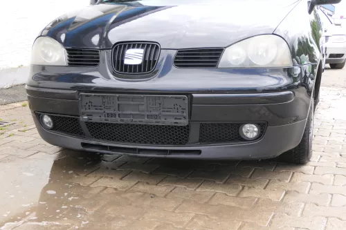 Seat Arosa 6H Stoßstange Frontstoßstange vorne schwarz L041 Facelift + Grill (181077)