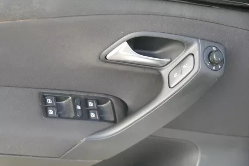 VW Polo 6R 1x Türverkleidung Verkleidung Tür 4/5-Türer vorne links schwarz (181249)