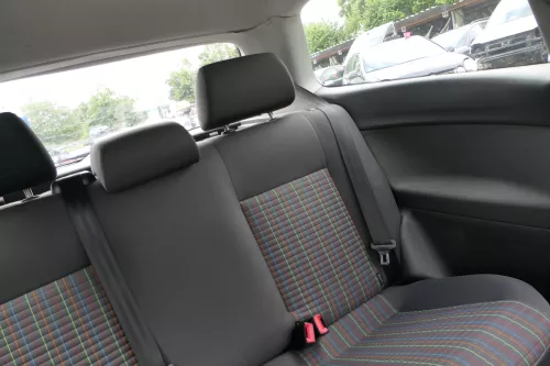 VW Polo 9N 9N3 Sitz Rückbank Sitzfläche Sitze 3 Punkt Gurt hinten mit Kopfstütze (181307)