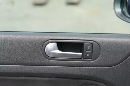 VW Golf Plus 5M 1x Türverkleidung Verkleidung Tür vorne links schwarz (181349)