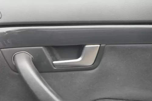 1x A4 8E B6 Türverkleidung Verkleidung Tür vorne rechts soul schwarz (181405)