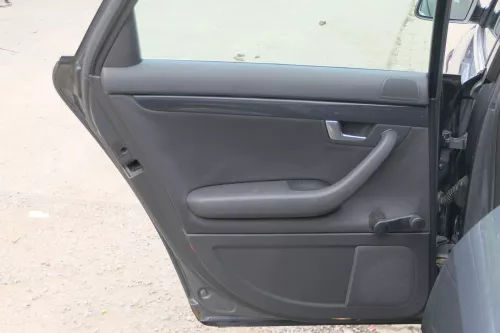 1x A4 8E B6 Türverkleidung Verkleidung Tür hinten links soul schwarz