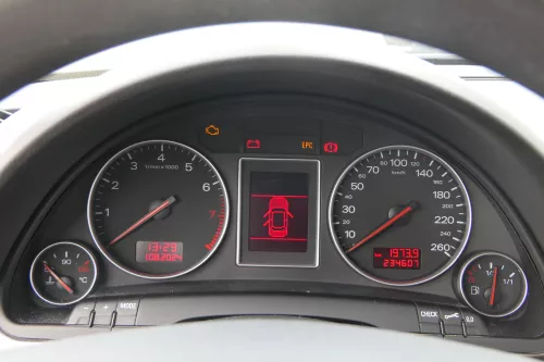 Audi A4 8E B6 Tacho Tachometer Kombiinstrument 8E0920900F 234.000KM Benziner ALT (181410)