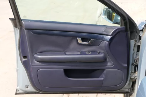 1x A4 8E B6 Türverkleidung Verkleidung Tür vorne links blau maritimblau