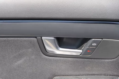 1x A4 8E B6 Türverkleidung Verkleidung Tür vorne links soul schwarz (181523)