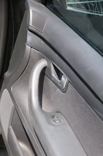 1x A4 8E B6 Türverkleidung Verkleidung Tür vorne rechts soul schwarz (181526)