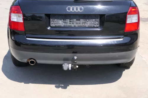 Audi A4 8E B6 Kombi Avant Stoßstange hinten mit Spoiler schwarz LY9B