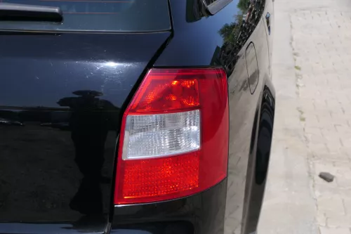 Audi A4 8E B6 Kombi Avant Stoßstange hinten mit Spoiler schwarz LY9B (181527)