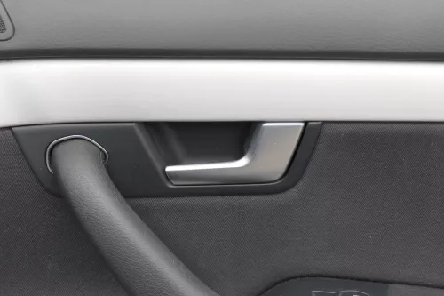 1x A4 8E B7 Türverkleidung Verkleidung Tür vorne rechts soul schwarz (181555)