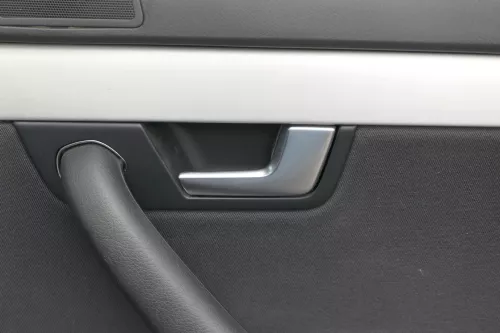 1x A4 8E B7 Türverkleidung Verkleidung Tür hinten rechts soul schwarz (181556)