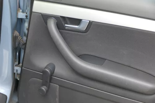 1x A4 8E B7 Türverkleidung Verkleidung Tür hinten rechts soul schwarz (181556)