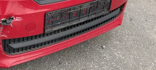 Skoda Citigo Gitter in Stoßstange Blende Abdeckung vorne mitte unten 6R0853677A (181592)