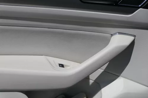 Passat 3C B8 3G 1x Türverkleidung Verkleidung Tür hinten links weiß St. Tropez (181659)