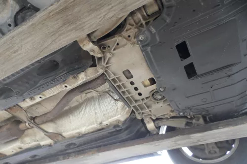 VW Passat 3C Unterfahrschutz Dämpfung Schutz unter Motor Dämpfungswanne Diesel (181917)