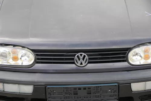 VW Golf 3 Grill Kühlergrill VW Zeichen Logo Grillleiste Leiste (182147)