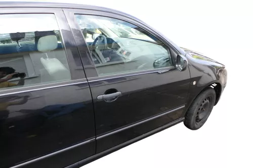 Skoda Fabia 6Y Kombi Limousine Tür vorne rechts Beifahrertür schwarz LF9R (182294)