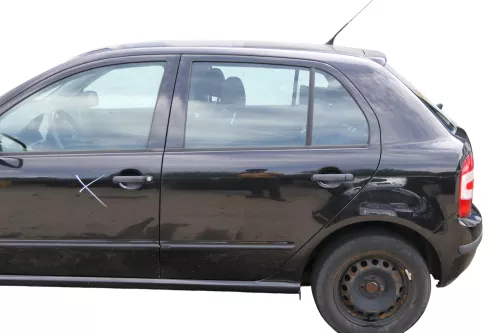 Skoda Fabia 6Y Limousine Schrägheck Tür hinten links schwarz LF9R