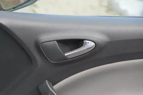 1x Ibiza 6J Türverkleidung Verkleidung Tür vorne rechts 2/3-Türer karbonschwarz (182433)