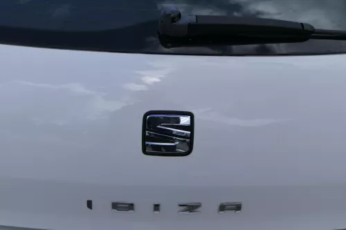 Seat Ibiza 6J Heckklappe Klappe hinten 2/3-Türer weiß LB9A mit Scheibe (182447)