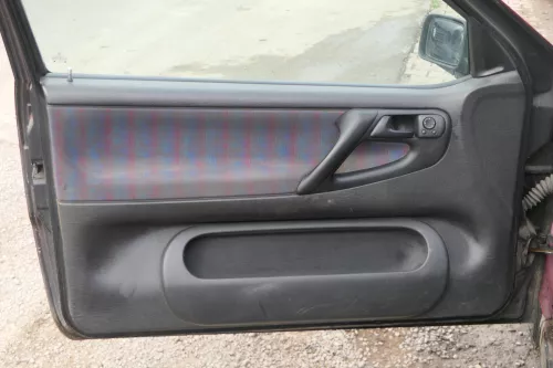 1x Polo 6N Türverkleidung Verkleidung Tür vorne links 2/3-Türer schwarz Griff