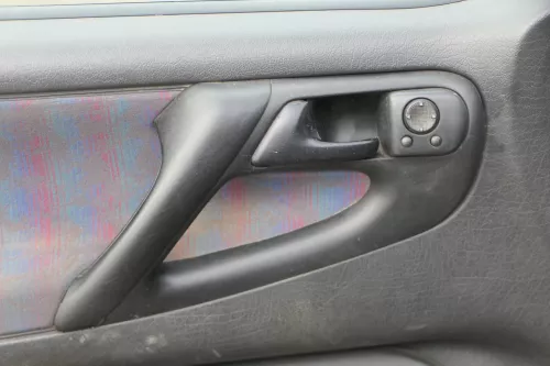 1x Polo 6N Türverkleidung Verkleidung Tür vorne links 2/3-Türer schwarz Griff (182542)