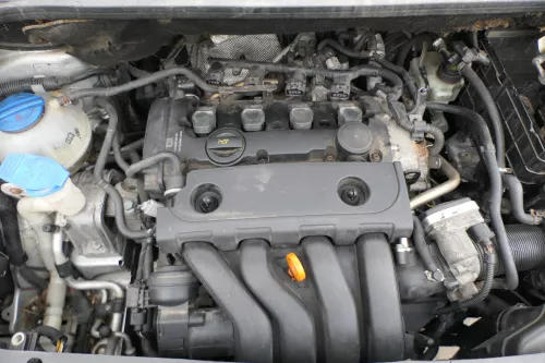VW Touran Caddy Klimaleitung Kältemittelschlauch 1T0820741AM Klimaanlage BSE BLY (182622)