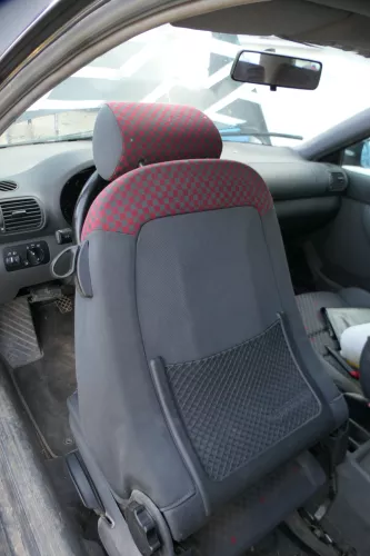 A3 8L Sitz Fahrersitz vorne links 2/3-Türer klappbar höhenverstellbar rot (182772)