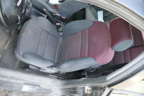 A3 8L Sitz Fahrersitz vorne links 2/3-Türer klappbar höhenverstellbar rot (182772)