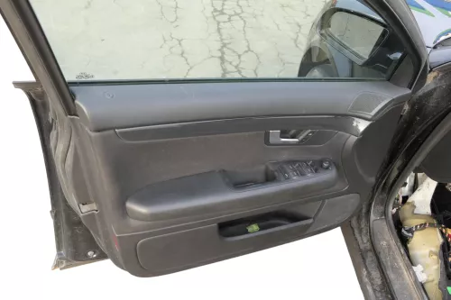 1x A4 8E B6 Türverkleidung Verkleidung Tür vorne links soul schwarz