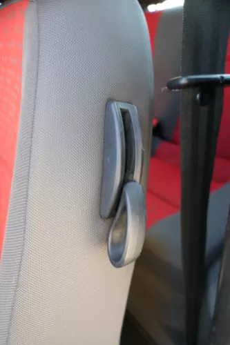 Seat Arosa VW Lupo Sitz vorn links Fahrersitz Höhenverstellung höhenverste rot (183024)