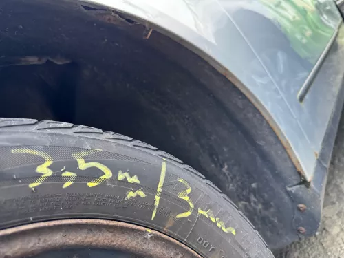 VW Passat 3C Kotflügel vorne links silber LA7W grau 3C0821021 (183094)