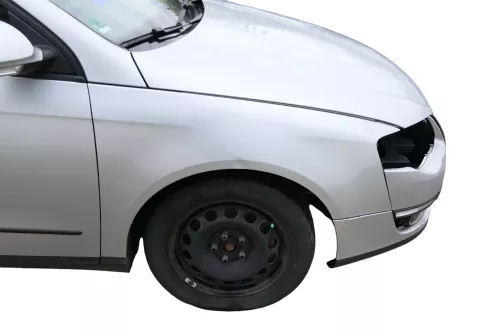 VW Passat 3C Kotflügel vorne rechts silber LA7W 3C0821022 - Delle
