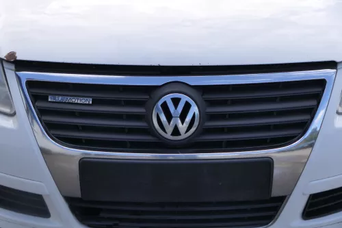 VW Passat 3C Grill Kühlergrill VW Zeichen Logo