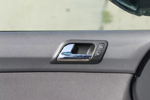 1x VW Polo 9N Türverkleidung Verkleidung Tür vorne links 2/3-Türer Griff Öffner (183244)