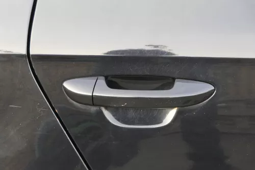 1x VW Passat 3C Türgriff Tür Griff vorne / hitnen rechts außen schwarz LC9X