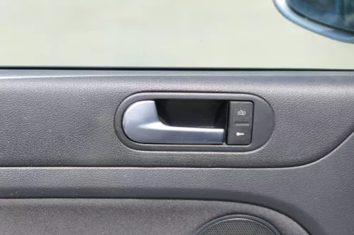 VW Golf Plus 5M 1x Türverkleidung Verkleidung Tür vorne links schwarz (183437)