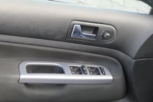 Golf 4 Bora Mittelkonsole Verkleidung um Radio 1j1858069G Dekor grau Türgriff (183485)