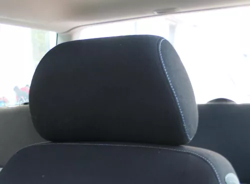 1x Golf 4 Bora Passat 3B 3BG Kopfstütze vorne vorn schwarz / blaue Nähte