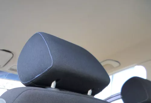 1x Golf 4 Bora Passat 3B 3BG Kopfstütze vorne vorn schwarz / blaue Nähte (183487)