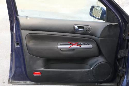 1x Golf 4 Bora Türverkleidung Verkleidung Tür vorne links 4/5-Türer schwarz