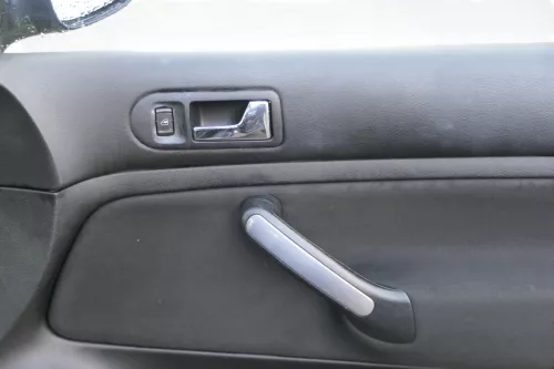 1x Golf 4 Bora Türverkleidung Verkleidung Tür vorne rechts 4/5-Türer schwarz (183490)