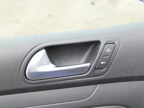 1x Golf 5 Limousine Türverkleidung Verkleidung Tür vorn links 4/5Türer Lautspre (183523)